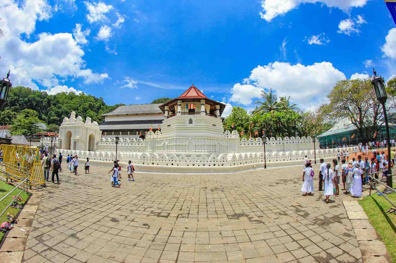 temple-of-tooth-kandy-sri-lanka 